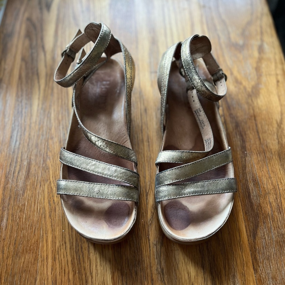 BORN Metallic Gold Gladiator Sandals - 10